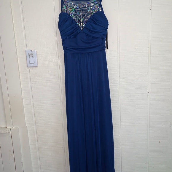 Beautiful gown for sale - Picture 2 of 5